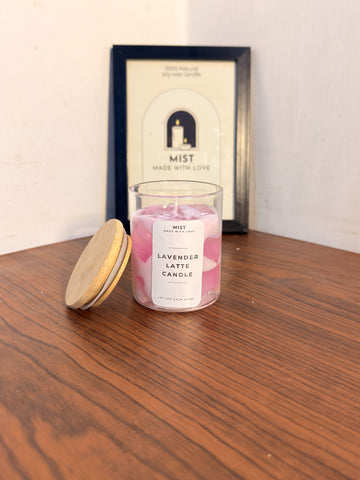 𝐋𝐚𝐯𝐞𝐧𝐝𝐞𝐫 𝐋𝐚𝐭𝐭𝐞 𝐂𝐚𝐧𝐝𝐥𝐞